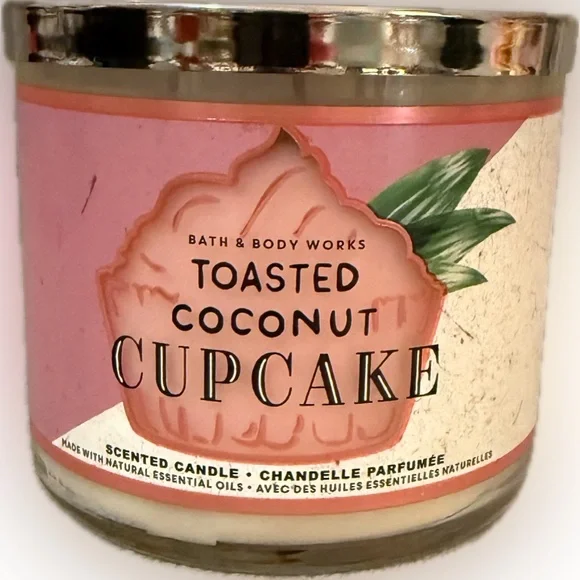 🥥BATH AND BODY WORKS🥥Toasted Coconut Cupcake 3-Wick Candle/NWT - Picture 3 of 6